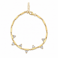 Heart-shaped silver bracelet with zircon detail. 