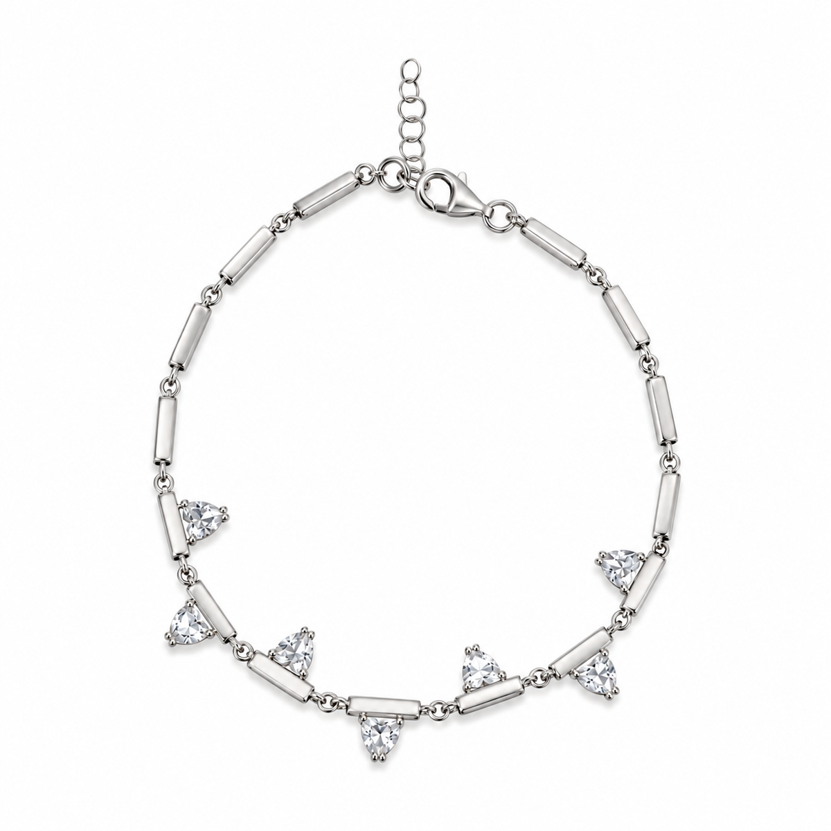 Heart-shaped silver bracelet with zircon detail. 