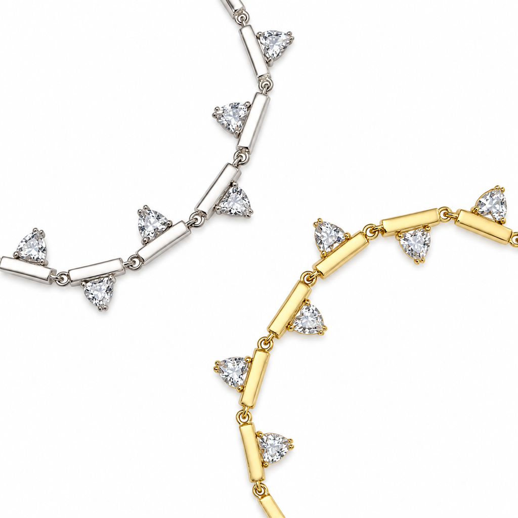 Heart-shaped silver bracelet with zircon detail. 